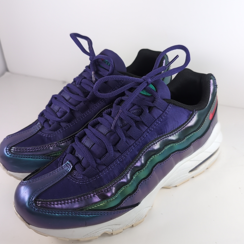 Nike Air 95 SE (GS) Court Purple/Rush Pink/Gr Chameleon Size 6.5 Y BB AJ1899-500